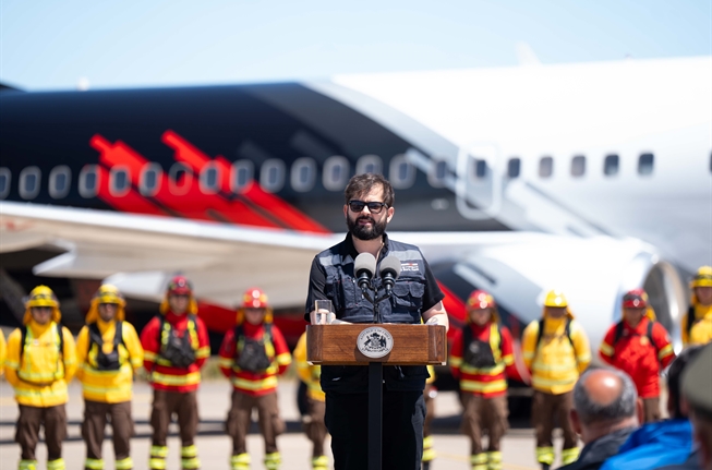Presidente Boric destaca llegada de avión Boeing 737 “Fireliner” a la Región de Valparaíso: “Nos hemos preparado en la prevención y en el combate de incendios forestales”